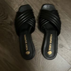 Tory Burch size 9.5 black flat sandals